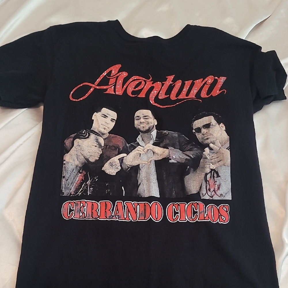 Aventura 'Cerrando Ciclos' Graphic Black T-Shirt